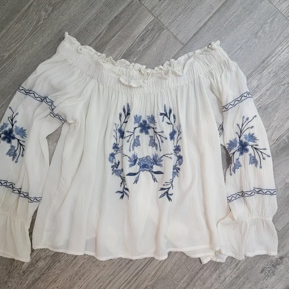 2/$20 American Eagle Ebroidered Peasant Top M - Picture 6 of 12